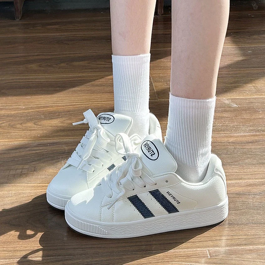 Damen Sportliche Sneakers mit klassischem Design und robustem Obermaterial Heidi Mode - Image 2