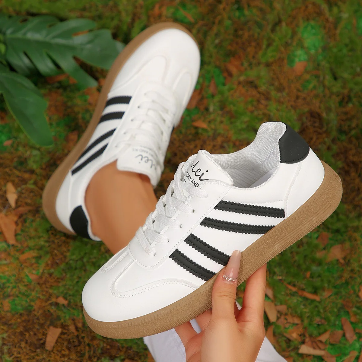 Damen Sportliche Sneakers mit klassischem Streifendesign Heidi Mode - Image 3
