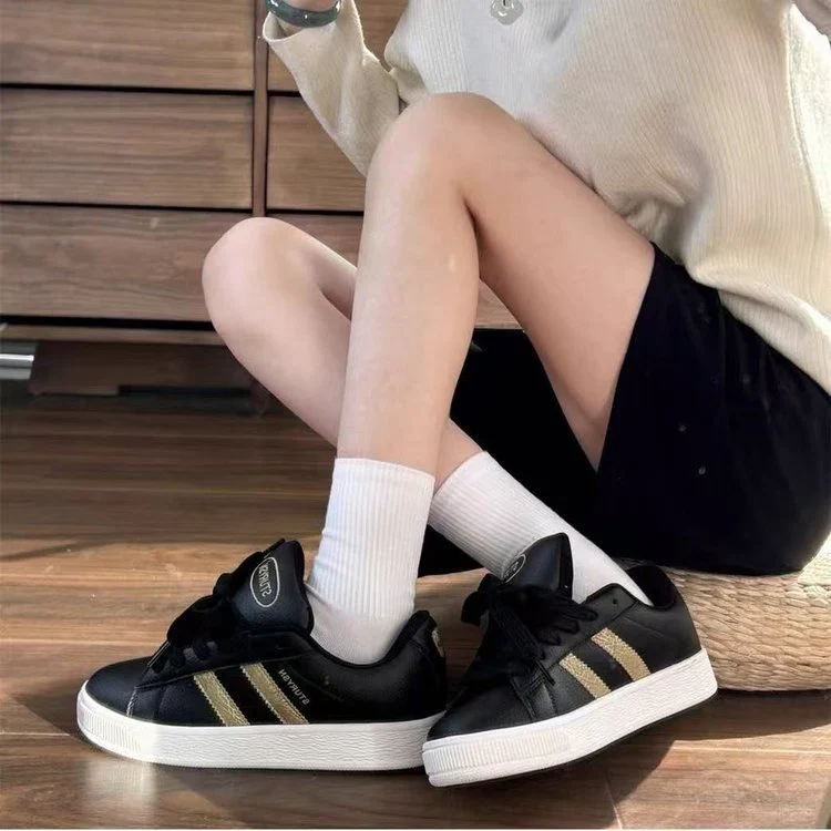 Damen Sportliche Sneakers mit klassischer Silhouette und elegantem Schnürdesign Heidi Mode - Image 2