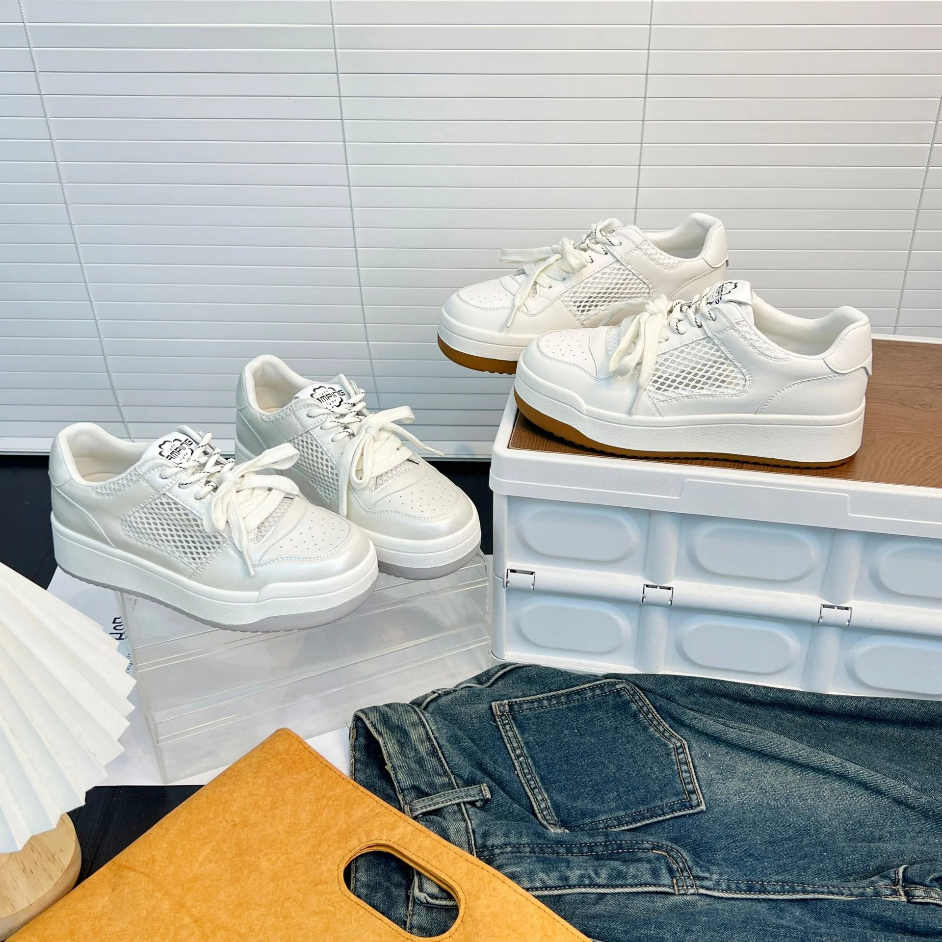 Damen Sportliche Sneakers mit luftiger Netz- und Lederkombination Heidi Mode - Image 3