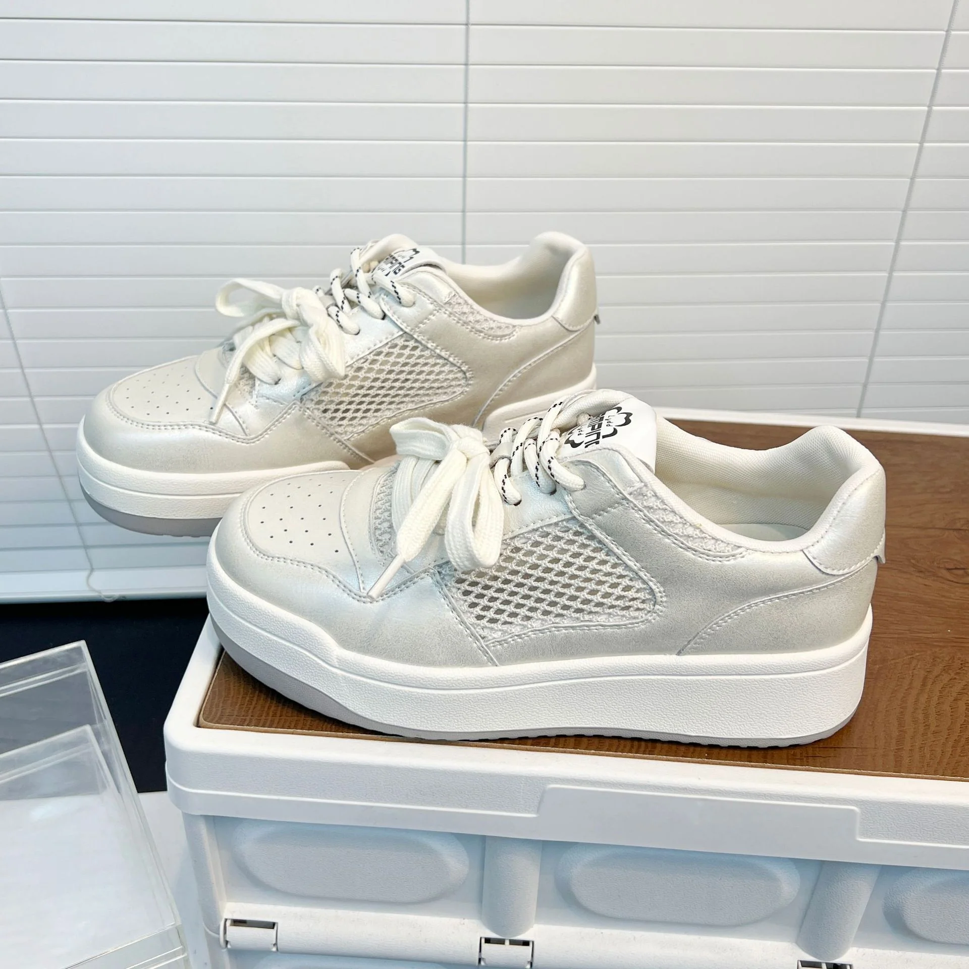Damen Sportliche Sneakers mit luftiger Netz- und Lederkombination Heidi Mode - Image 7