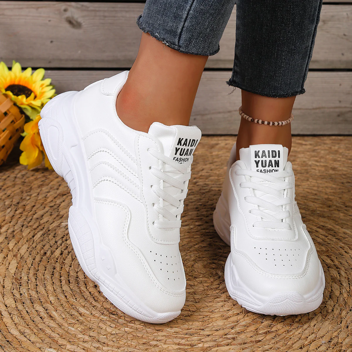Damen Sportliche Sneakers mit luftiger Oberflächenstruktur und dämpfender Sohle Heidi Mode - Image 3