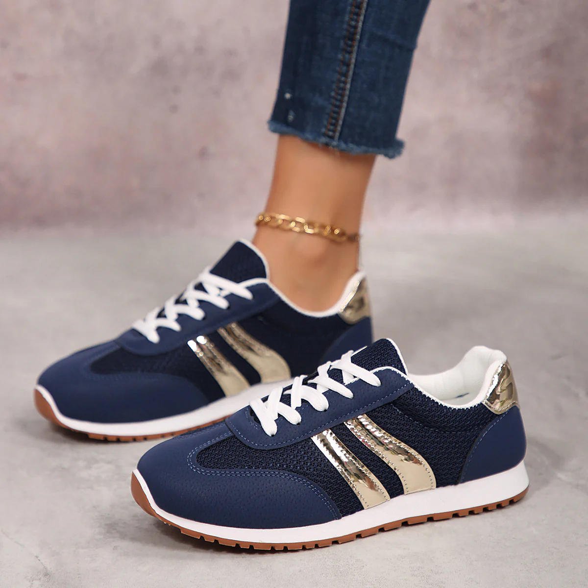 Damen Sportliche Sneakers mit metallischen Akzenten Heidi Mode - Image 3