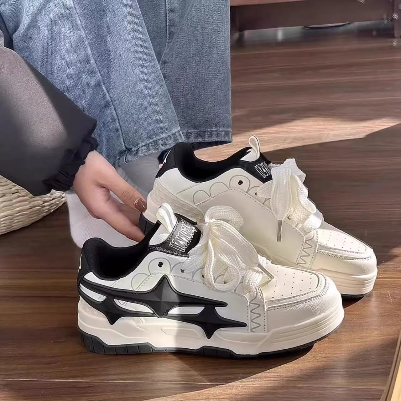 Damen Sportliche Sneakers mit modernem Design und dämpfender Sohle Heidi Mode - Image 4