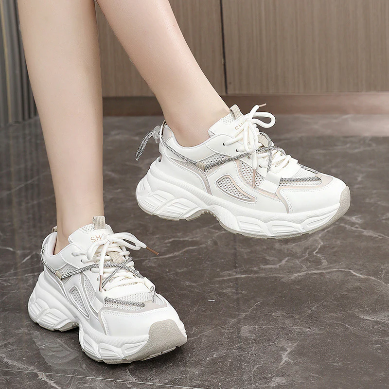 Damen Sportliche Sneakers mit modernem Design und dämpfender Sohle Heidi Mode - Image 3