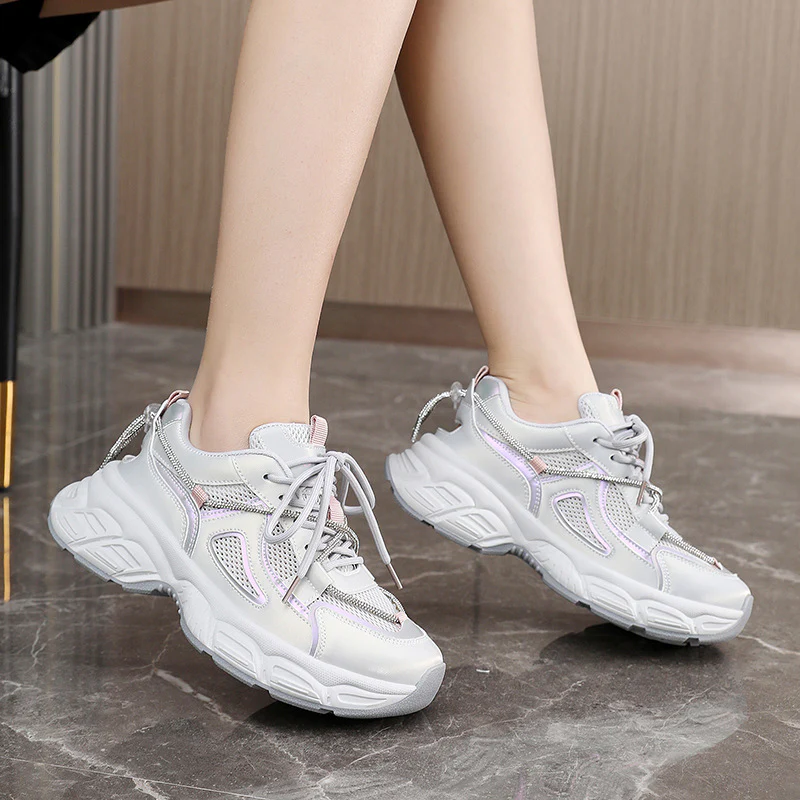 Damen Sportliche Sneakers mit modernem Design und dämpfender Sohle Heidi Mode - Image 4