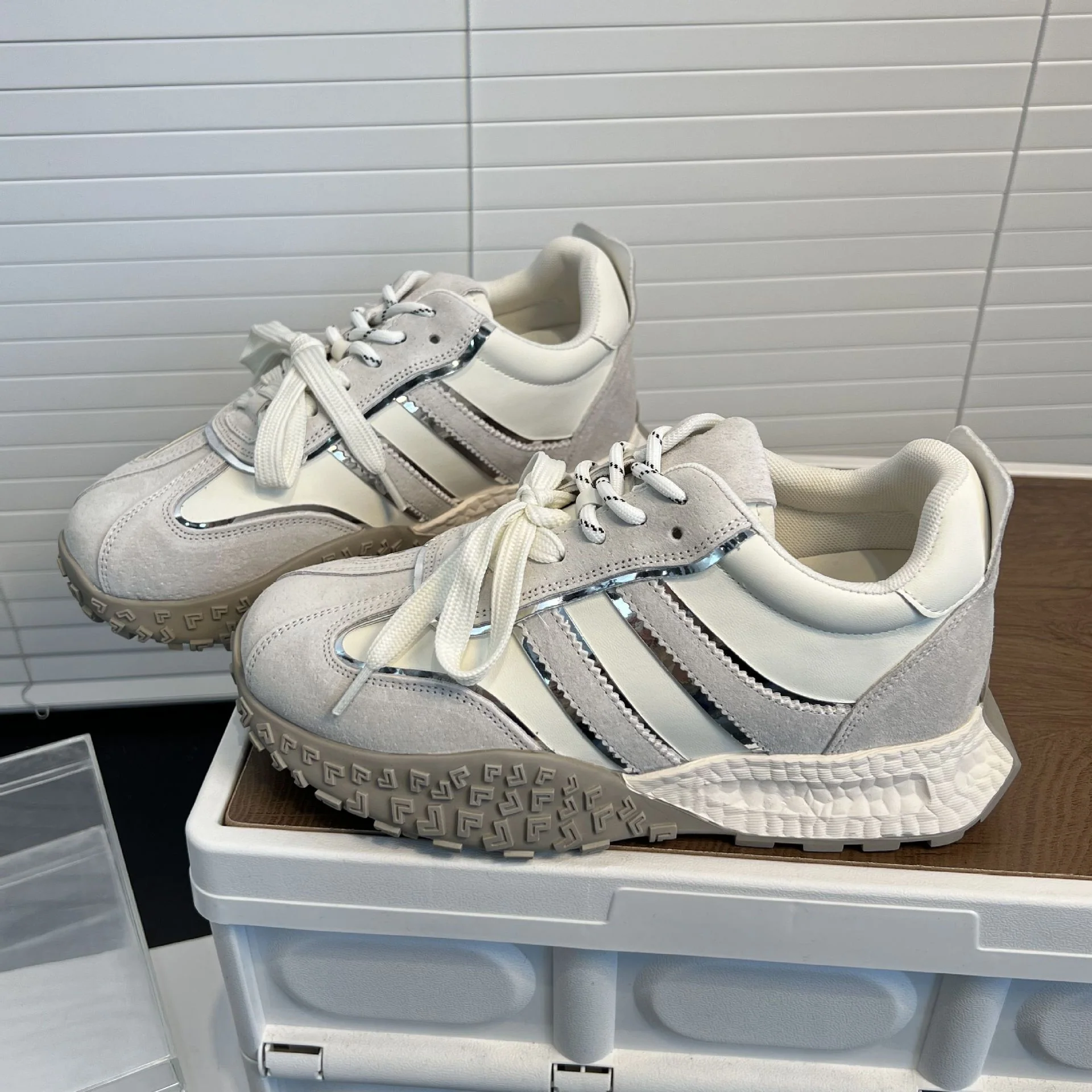 Damen Sportliche Sneakers mit modernem Design und komfortabler Sohle Heidi Mode - Image 2