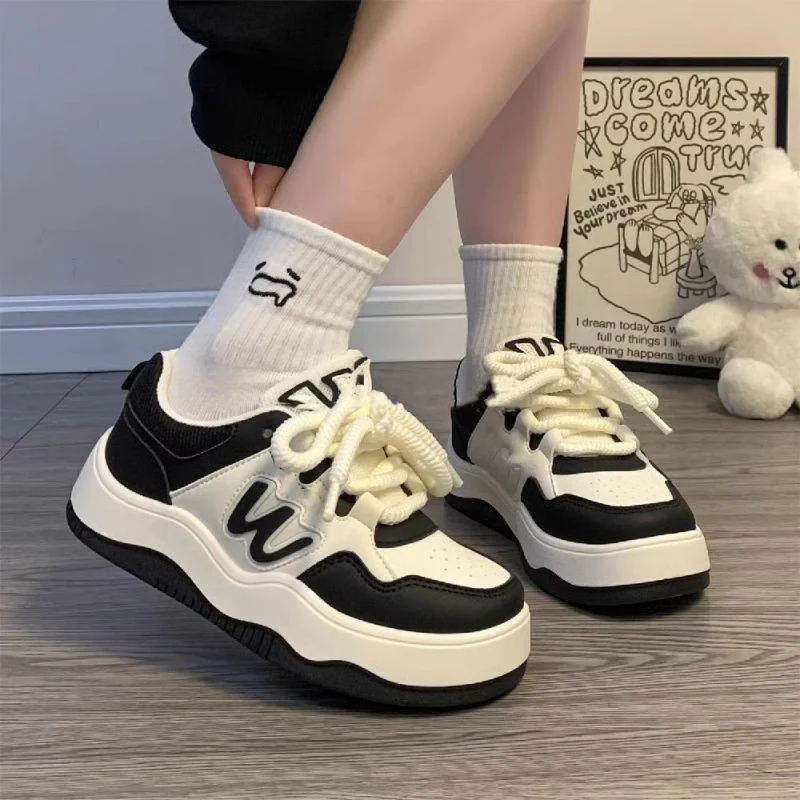 Damen Sportliche Sneakers mit modischem Design und dämpfender Sohle Heidi Mode - Image 4