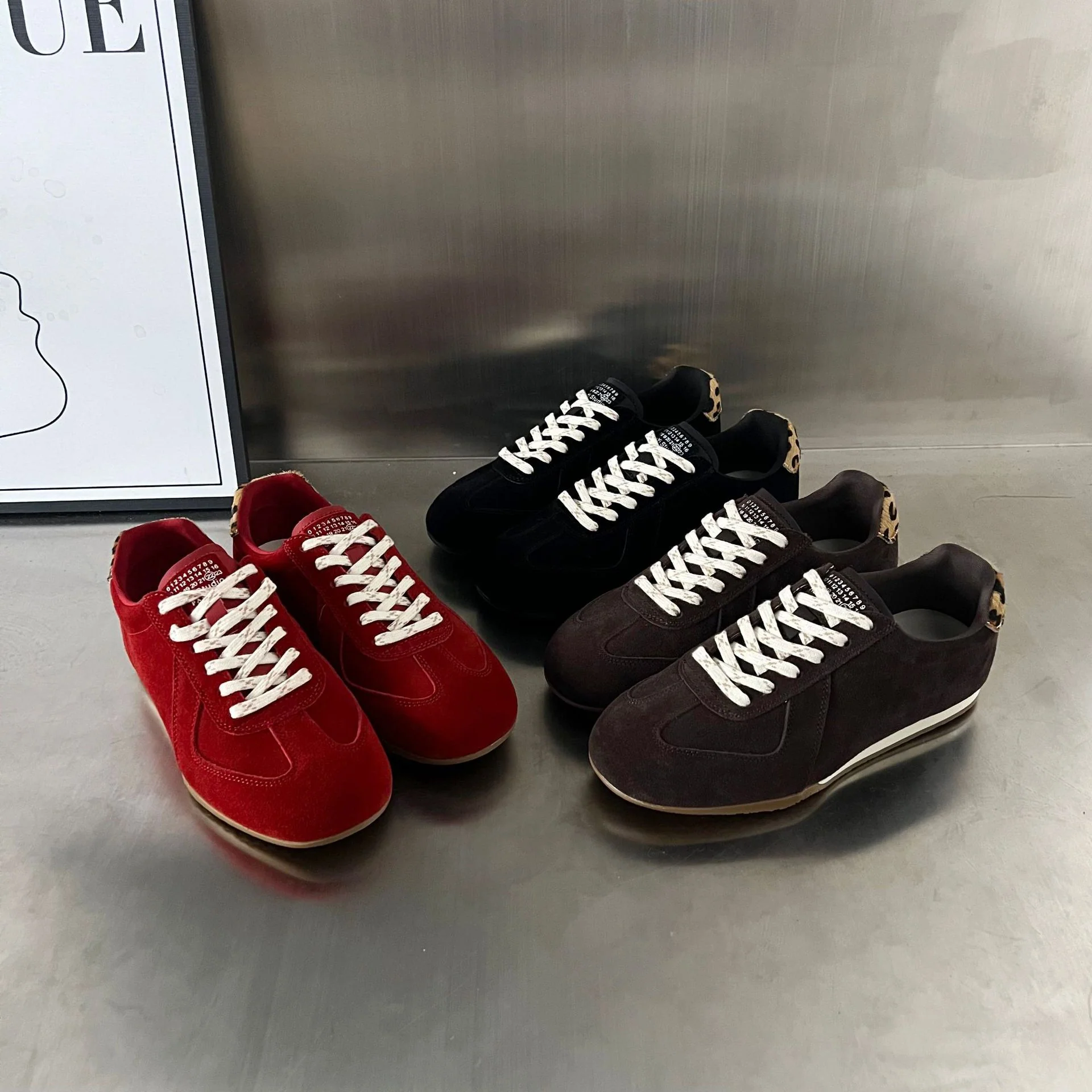 Damen Sportliche Sneakers mit modischem Wildleder-Obermaterial und einzigartigen Akzenten Heidi Mode - Image 4