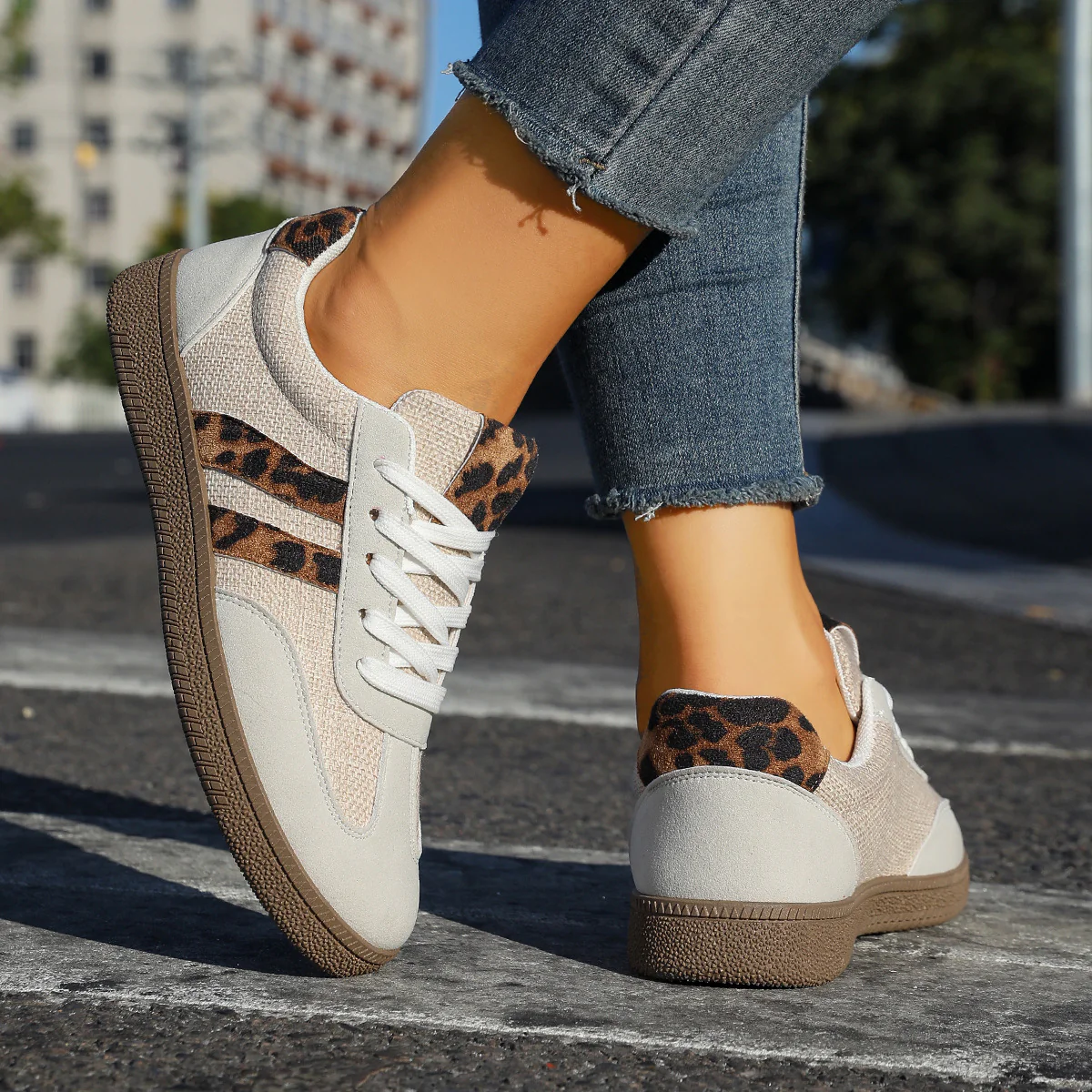Damen Sportliche Sneakers mit modischen Leopardenakzenten und flexibler Laufsohle Heidi Mode - Image 2