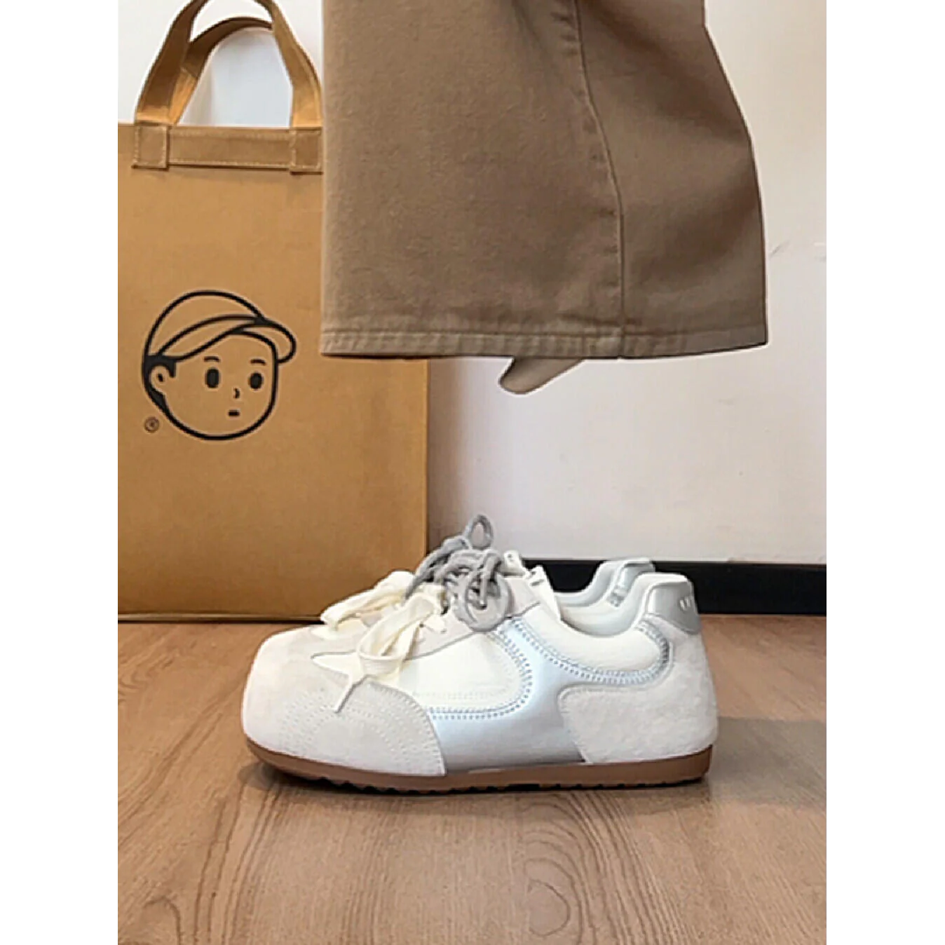 Damen Sportliche Sneakers mit modischer Lederverarbeitung und rutschfester Sohle Heidi Mode - Image 2