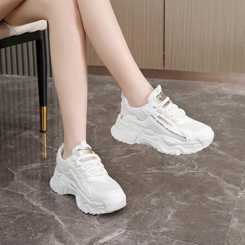 Damen Sportliche Sneakers mit modischer Metallic-Applikation und strukturierter Oberfläche Heidi Mode - Image 3