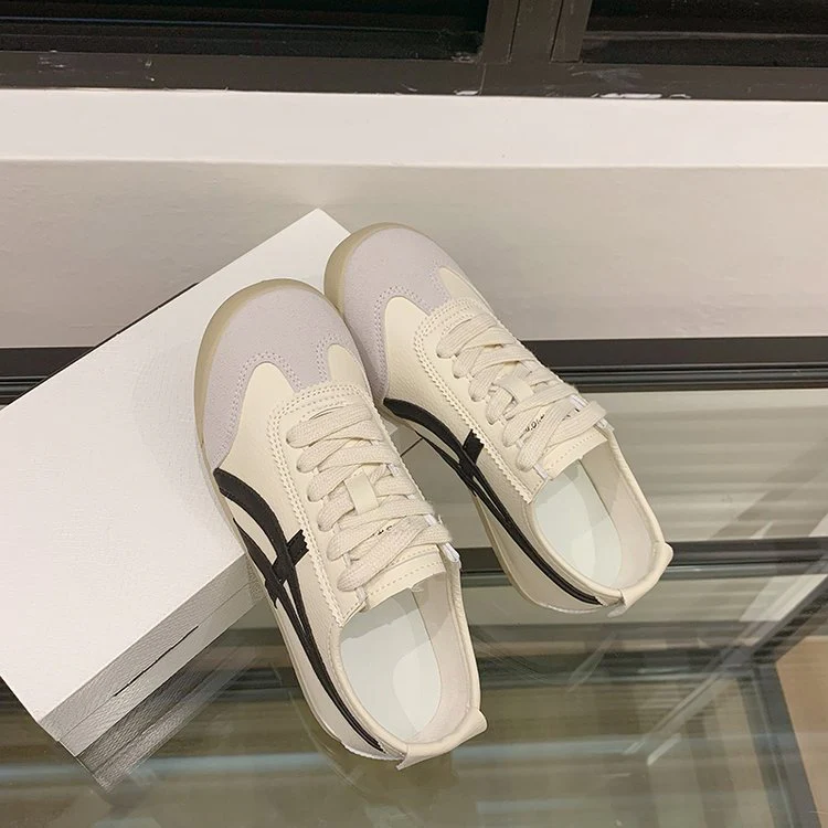 Damen Sportliche Sneakers mit reflektierendem Obermaterial und atmungsaktiver Sohle Heidi Mode - Image 4