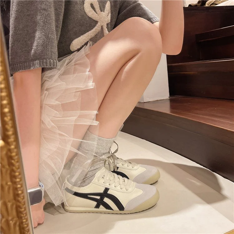 Damen Sportliche Sneakers mit reflektierendem Obermaterial und atmungsaktiver Sohle Heidi Mode - Image 6