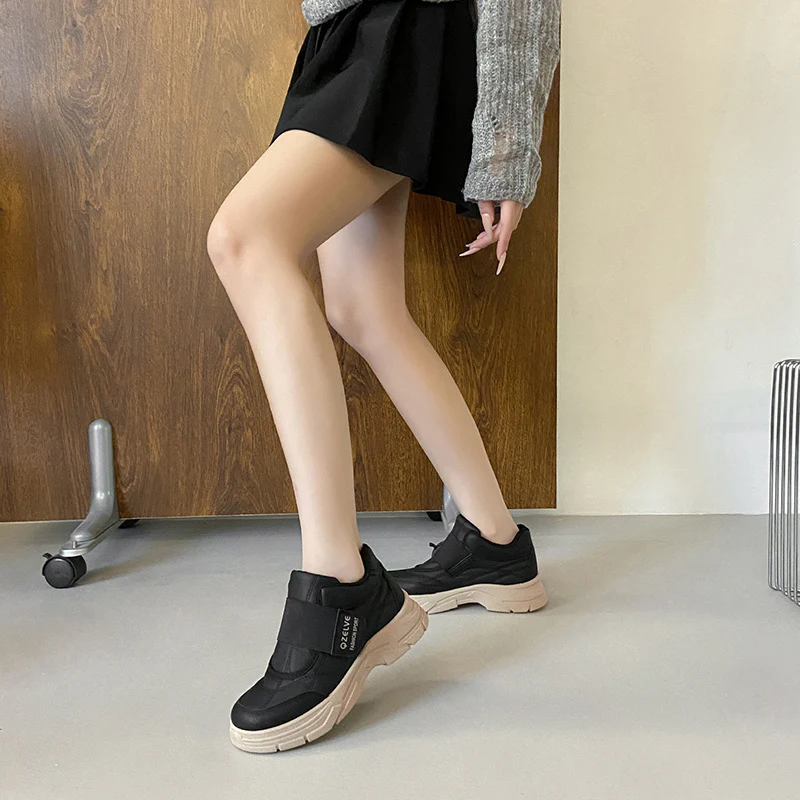 Damen Sportliche Sneakers mit rutschfestem Velours-Obermaterial und komfortabler Klettverschluss-Optik Heidi Mode - Image 4