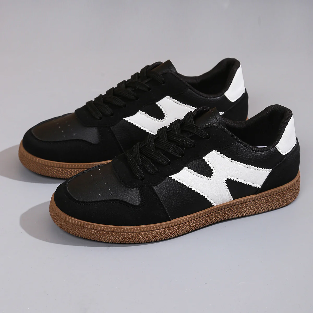 Damen Sportliche Sneakers mit strapazierfähigem Obermaterial und rutschfester Gummisohle Heidi Mode - Image 2