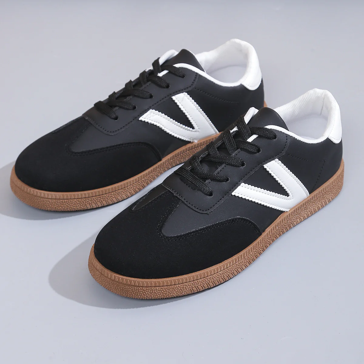 Damen Sportliche Sneakers mit trendiger Gummisohle und atmungsaktivem Obermaterial Heidi Mode - Image 2