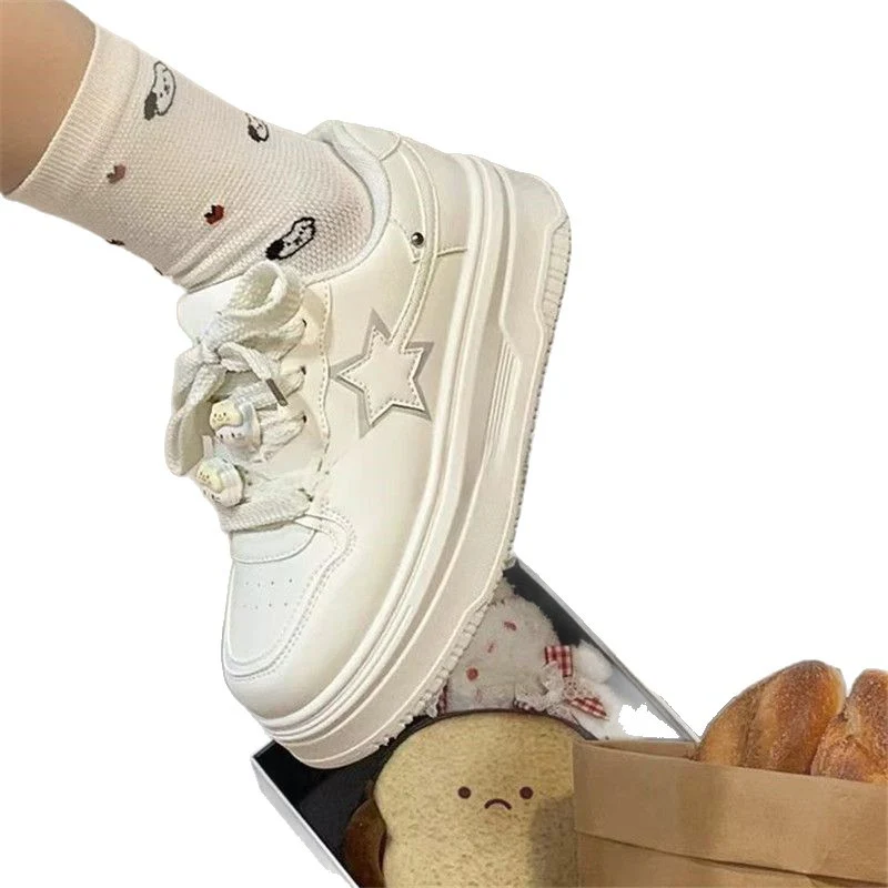 Damen Sportliche Sneakers mit verspielten Applikationen Heidi Mode - Image 5