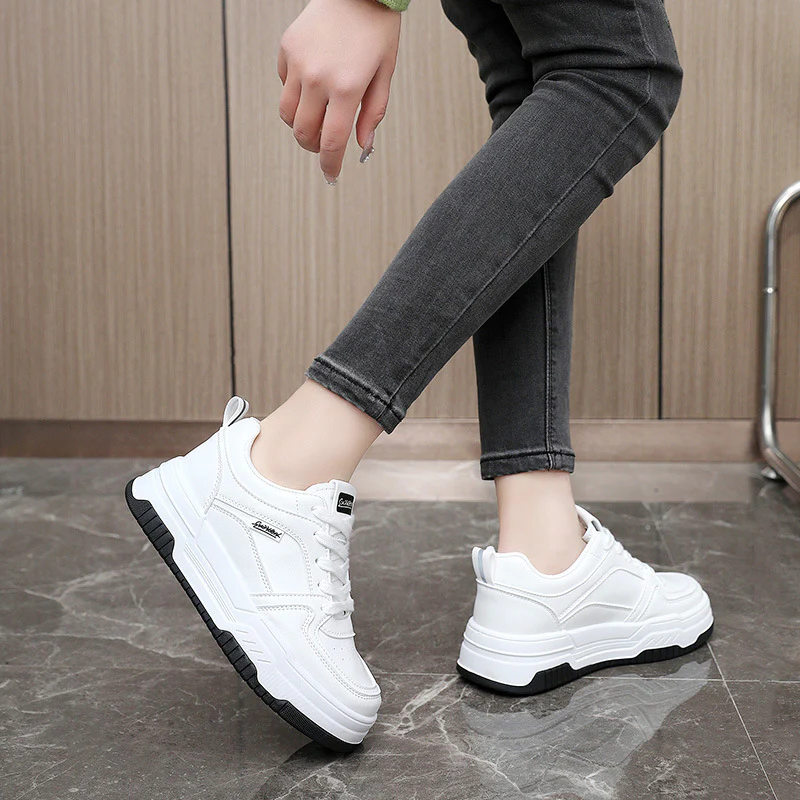 Damen Sportliche Sneakers mit verstärktem Sohlenprofil und atmungsaktiver Obermaterialstruktur Heidi Mode - Image 3