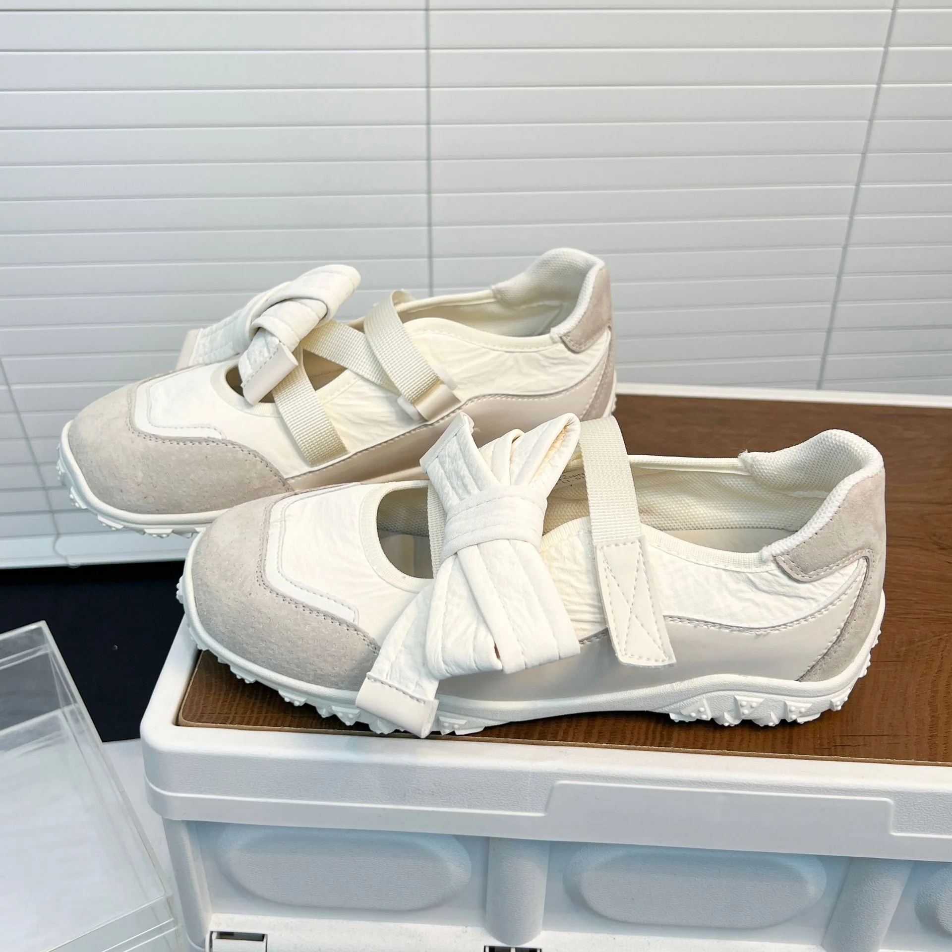 Damen Sportliche Sneakers mit verstellbarem Riemen und atmungsaktiver Oberkonstruktion Heidi Mode - Image 3