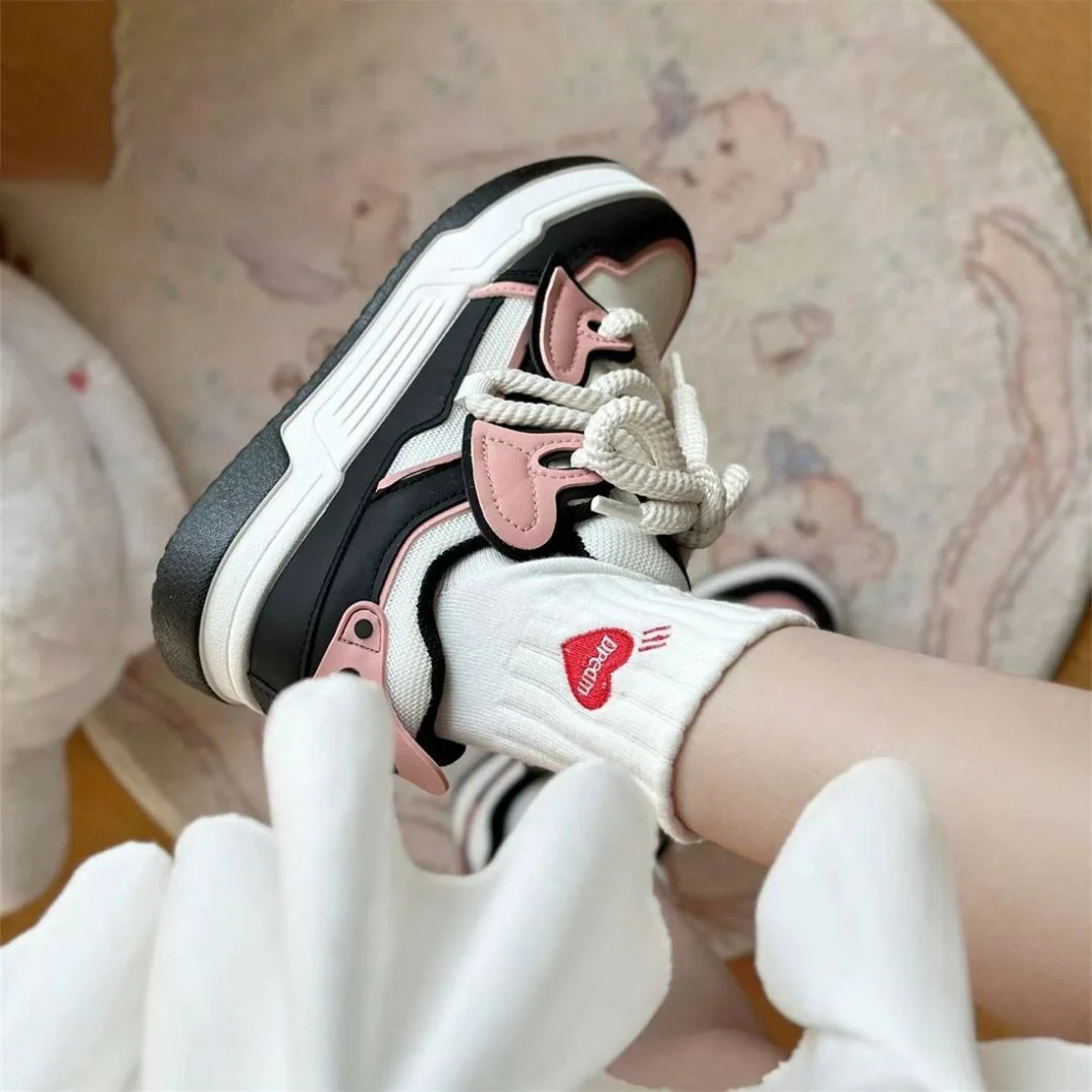 Damen Sportliche Sneakers mit verstellbarem Schnürsystem und farbenfrohen Akzenten Heidi Mode
