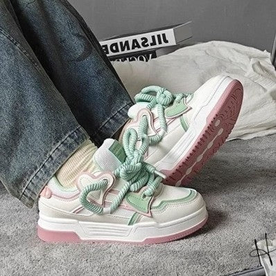 Damen Sportliche Sneakers mit verstellbarem Schnürsystem und farbenfrohen Akzenten Heidi Mode - Image 3