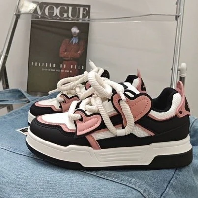Damen Sportliche Sneakers mit verstellbarem Schnürsystem und farbenfrohen Akzenten Heidi Mode - Image 4