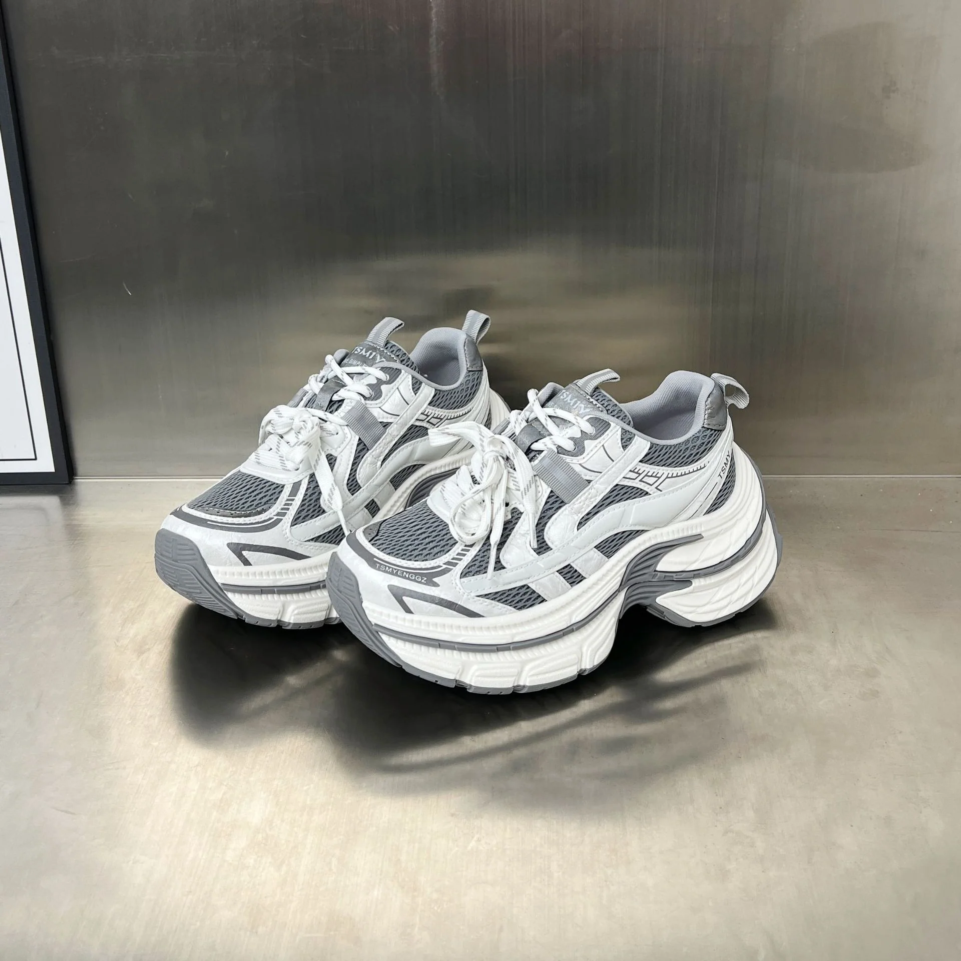 Damen Sportliche Sneakers mit vollständig atmungsaktiver Mesh-Oberfläche und innovativem Dämpfungssystem Heidi Mode - Image 6