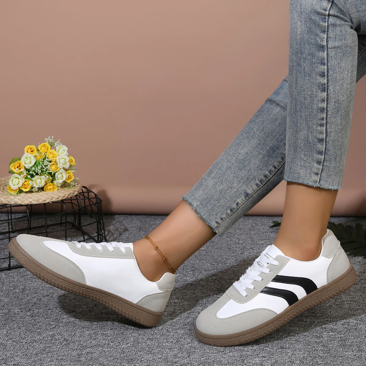 Damen Sportliche Sneakers mit weichem Obermaterial und rutschfester Sohle Heidi Mode - Image 2