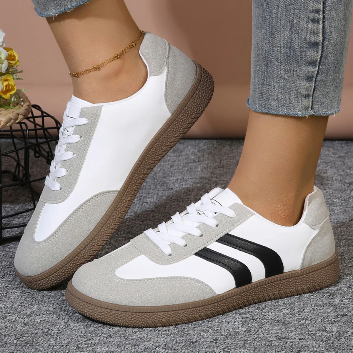 Damen Sportliche Sneakers mit weichem Obermaterial und rutschfester Sohle Heidi Mode - Image 3