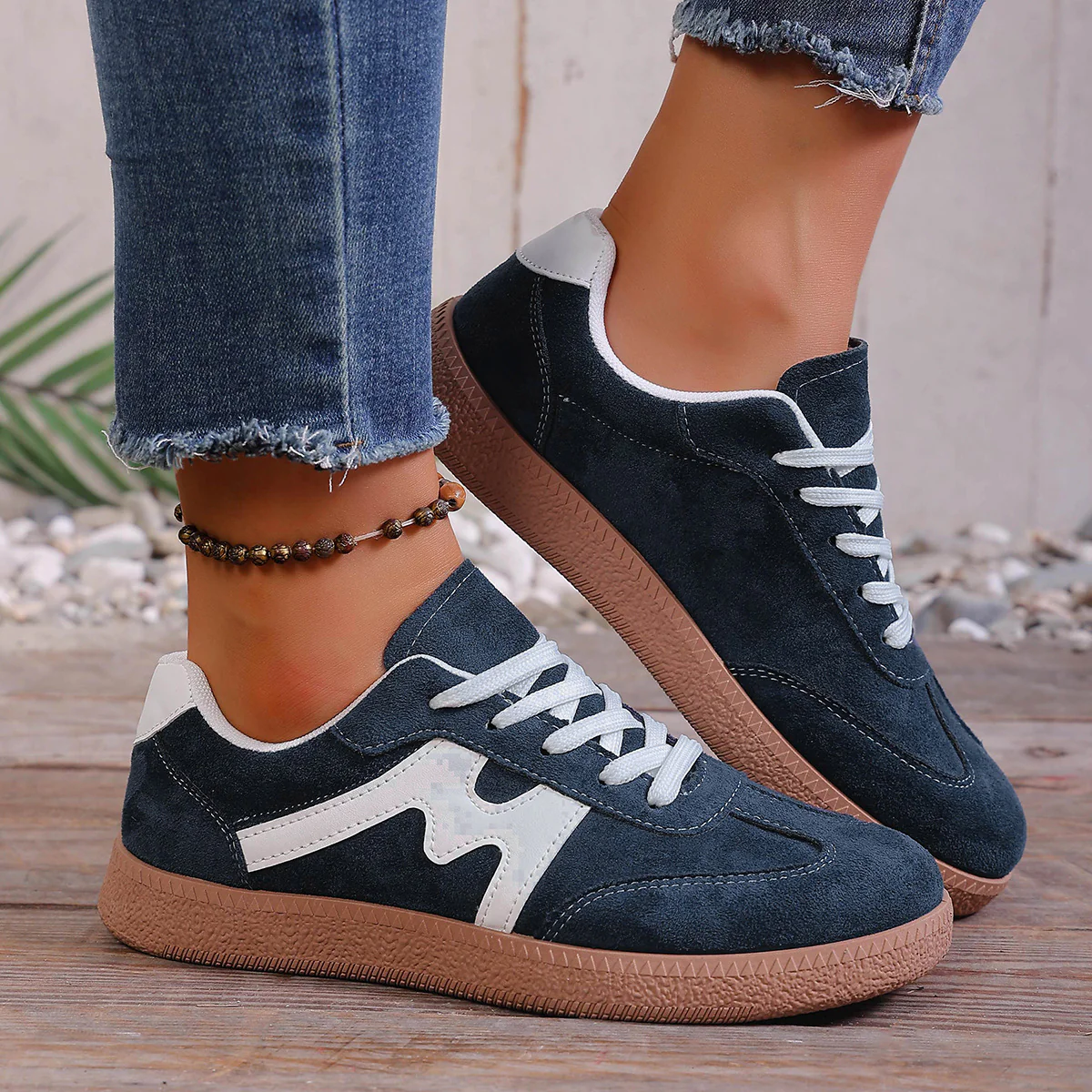 Damen Sportliche Sneakers mit weichem Veloursoberteil und rutschfester Sohle Heidi Mode