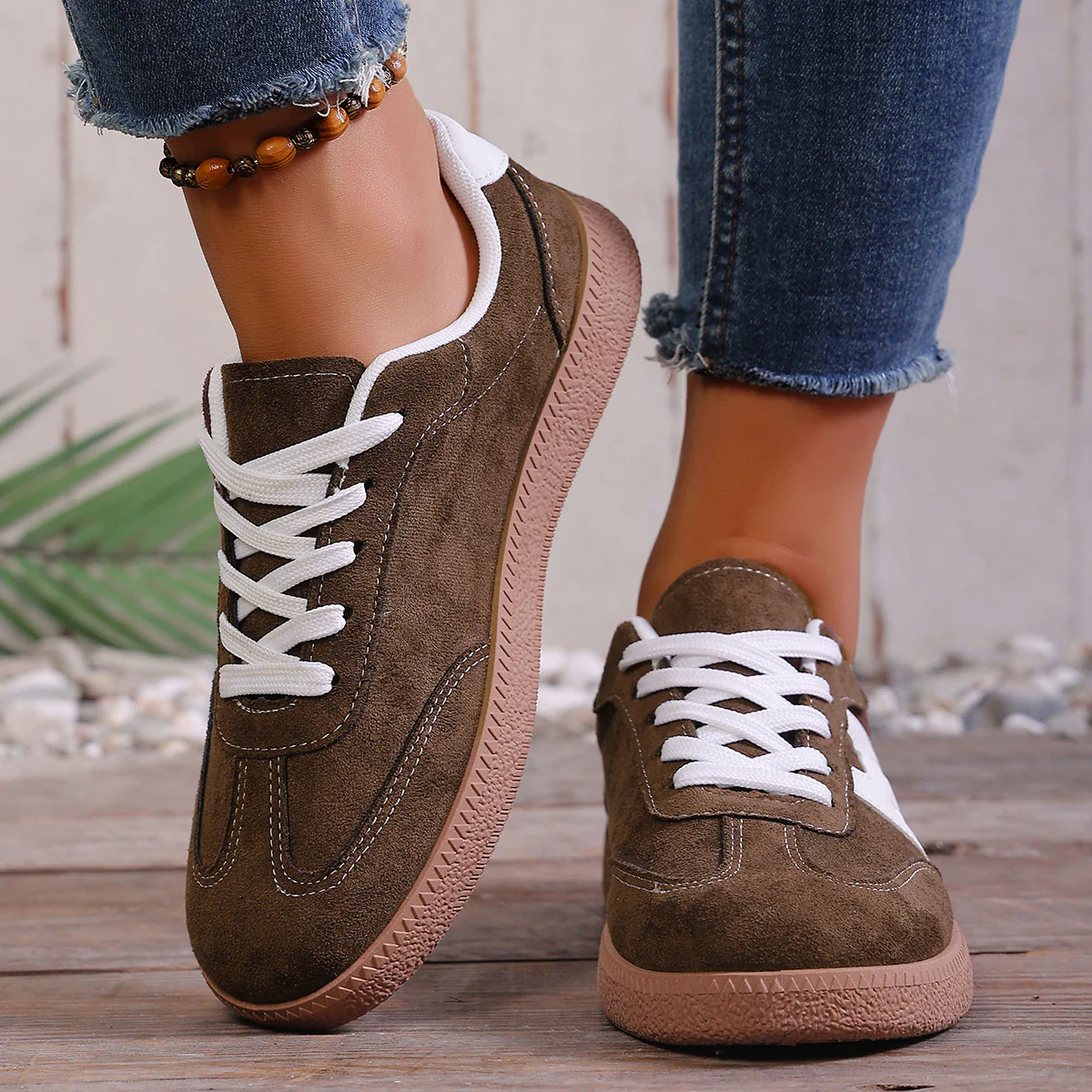 Damen Sportliche Sneakers mit weichem Veloursoberteil und rutschfester Sohle Heidi Mode - Image 4