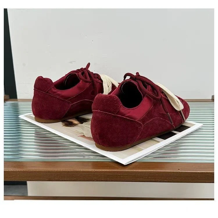 Damen Sportliche Sneakers mit weichem Wildleder-Obermaterial und modischem Schnürsystem Heidi Mode - Image 4