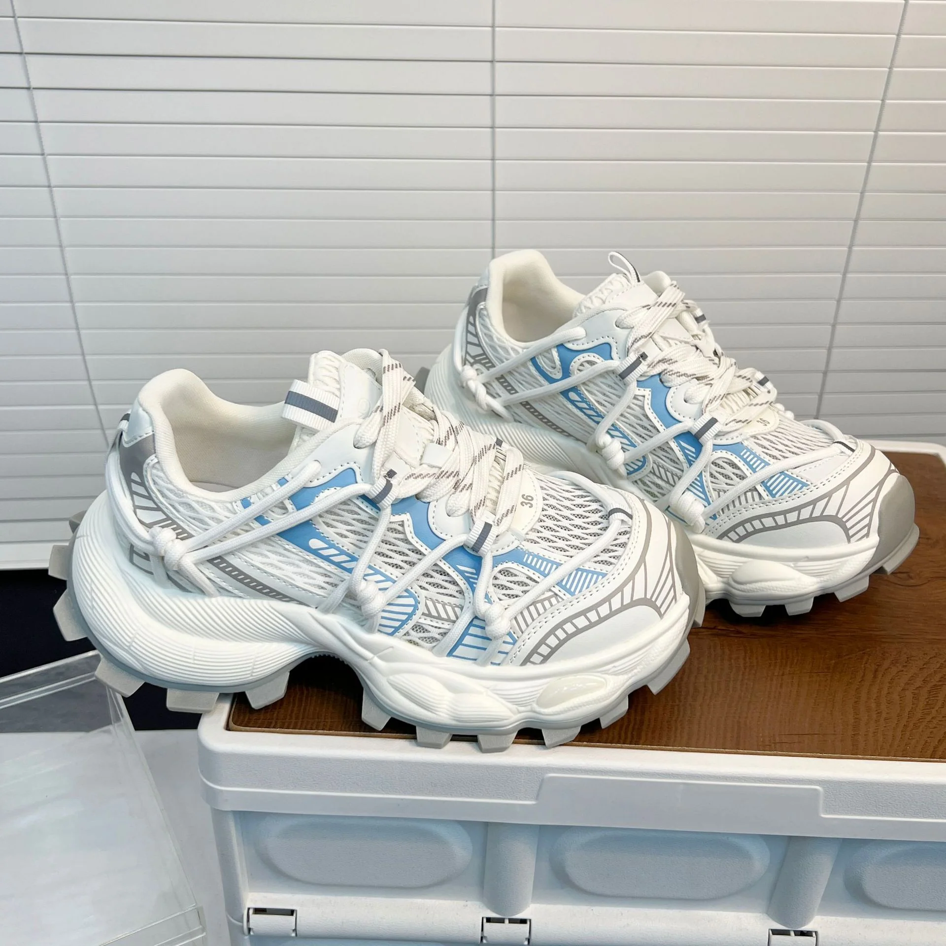 Damen Sportliche Trail-Sneaker mit rutschfester Sohle und atmungsaktivem Obermaterial Heidi Mode - Image 4