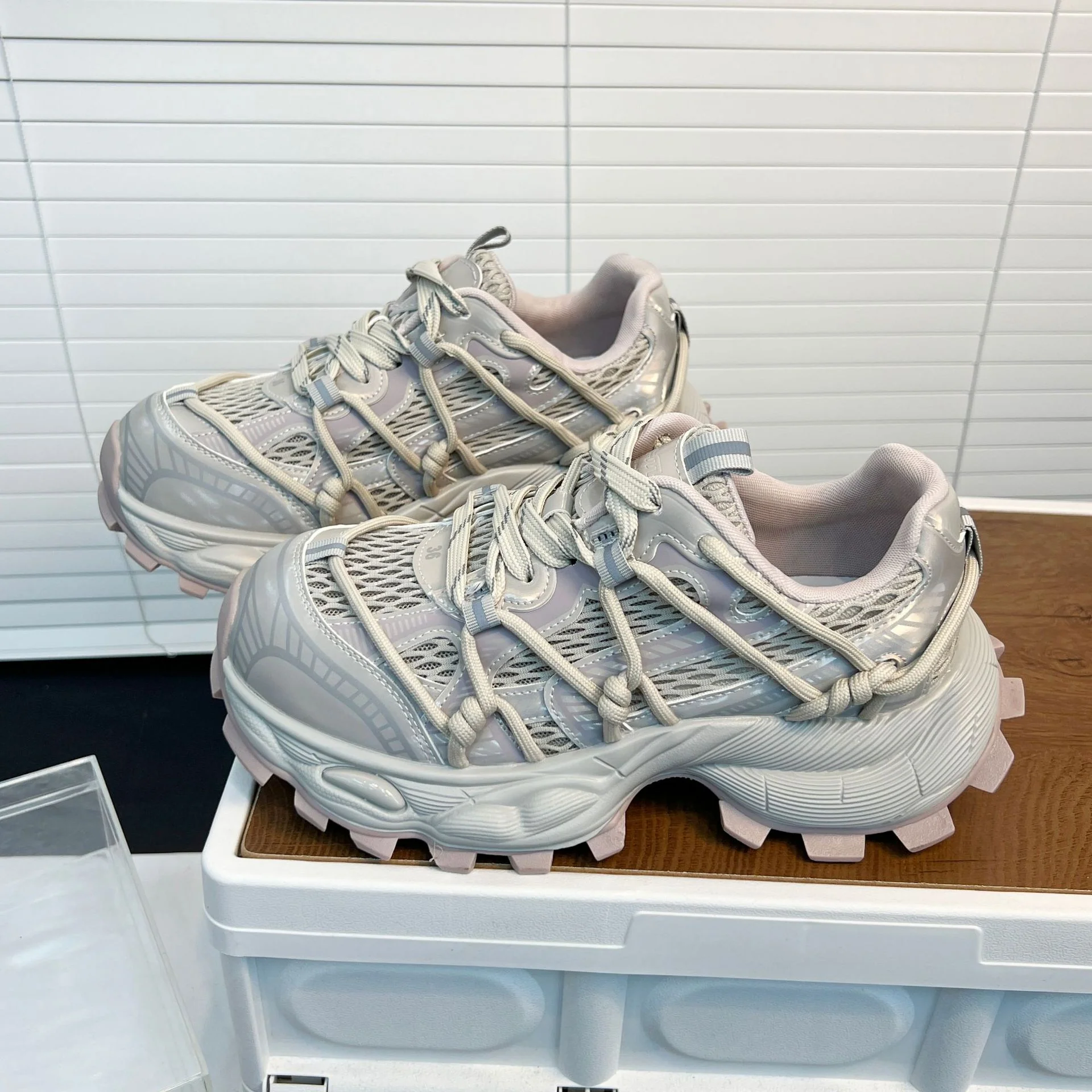 Damen Sportliche Trail-Sneaker mit rutschfester Sohle und atmungsaktivem Obermaterial Heidi Mode - Image 7