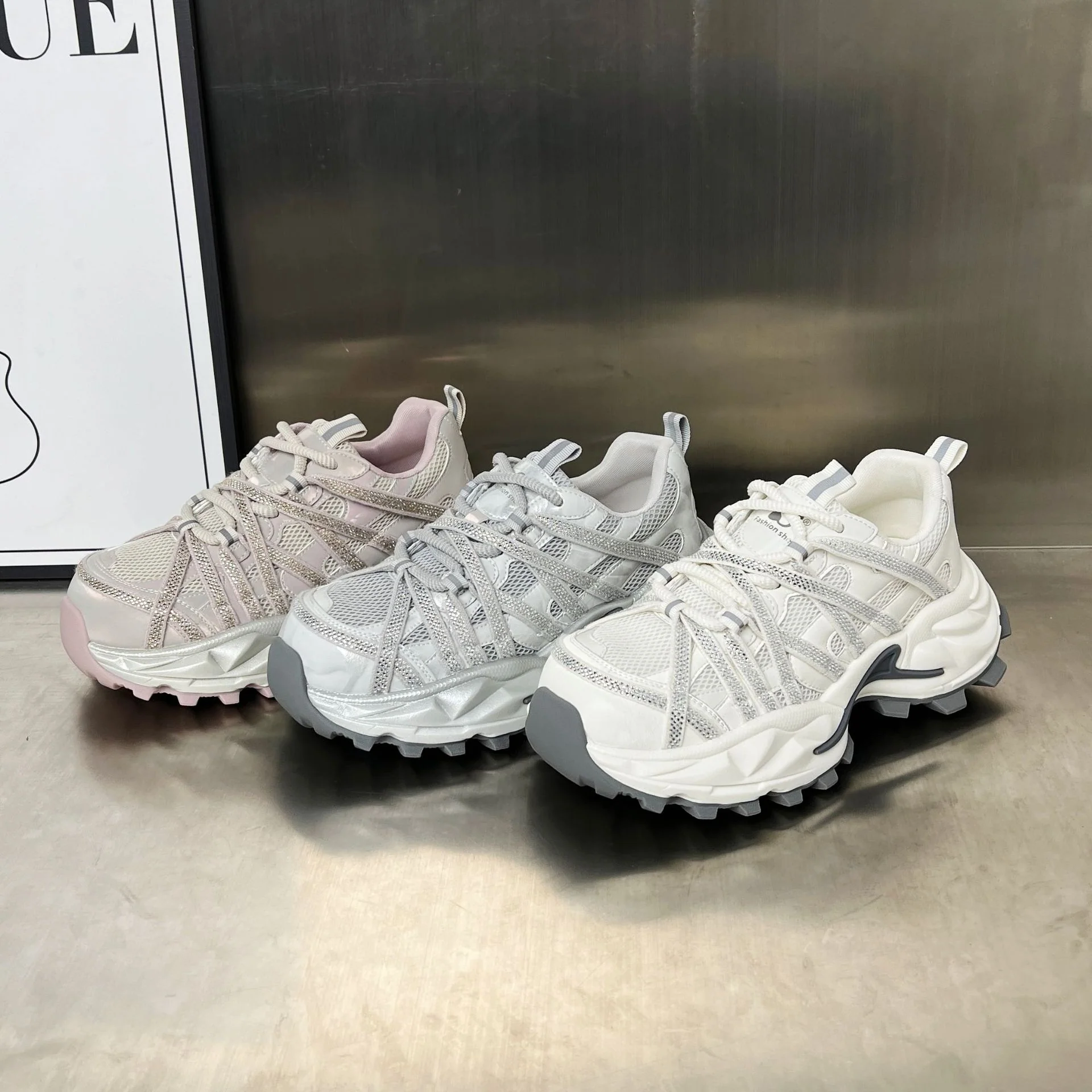 Damen Sportliche Trailrunning-Sneaker mit atmungsaktiver Mesh-Oberfläche und rutschfester Sohle Heidi Mode - Image 3