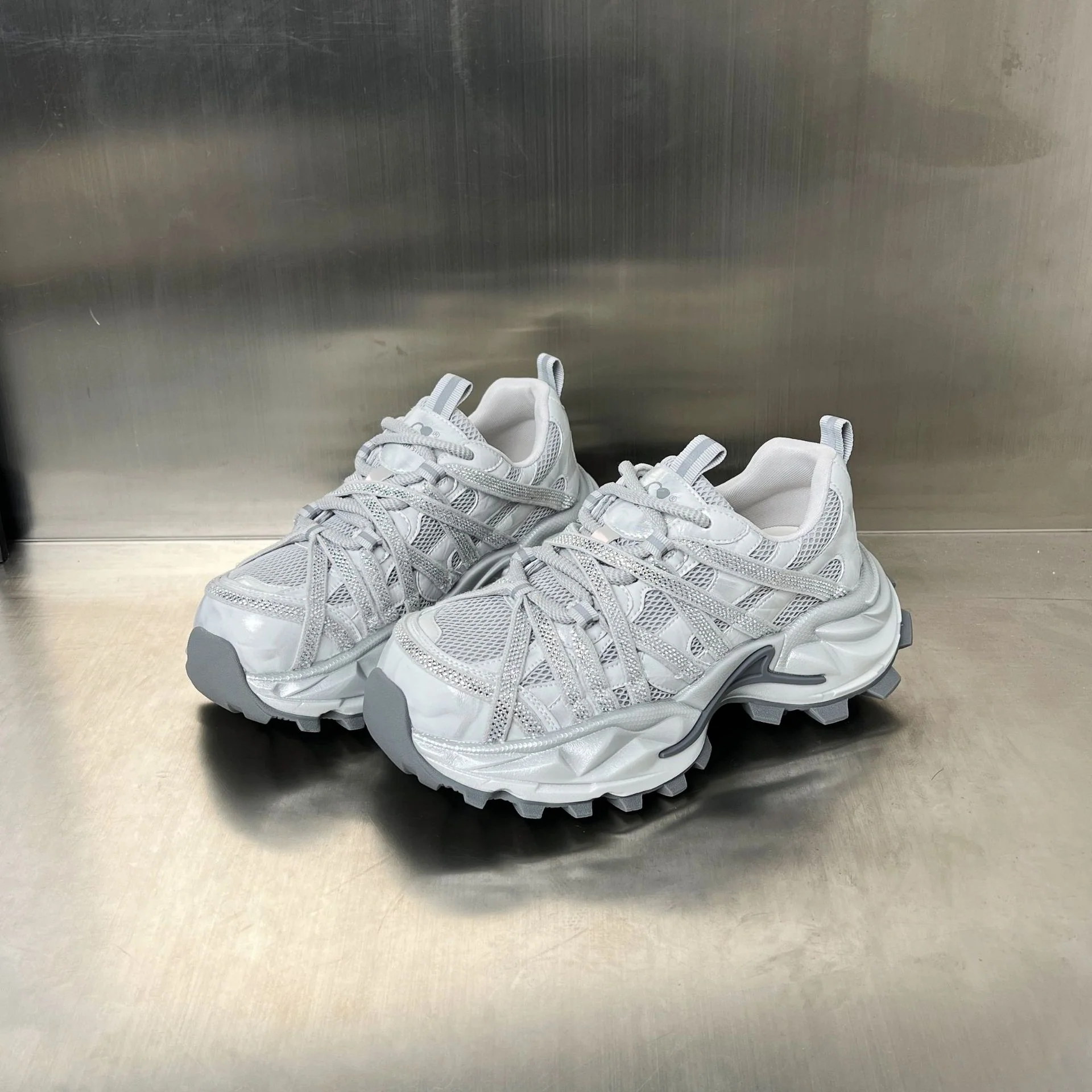 Damen Sportliche Trailrunning-Sneaker mit atmungsaktiver Mesh-Oberfläche und rutschfester Sohle Heidi Mode - Image 4