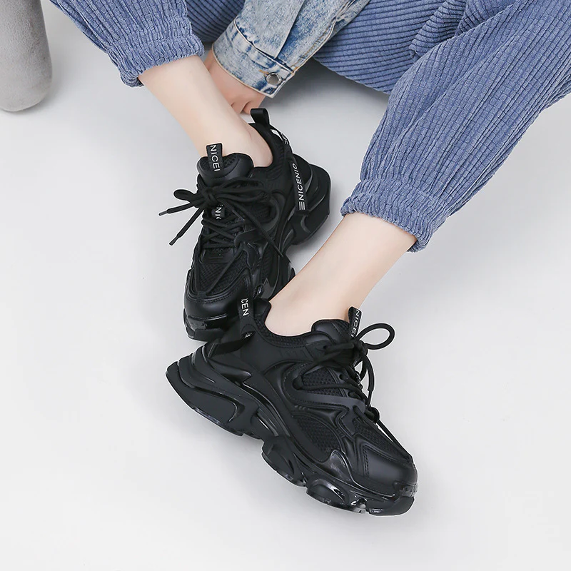 Damen Sportliche Trend-Sneaker mit atmungsaktiven Mesh-Einsätzen und gepolstertem Einstieg Heidi Mode