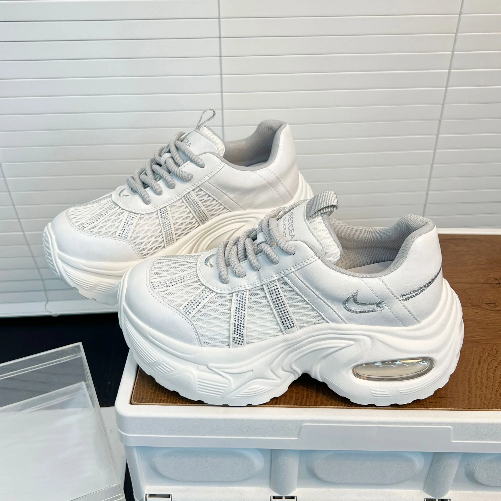 Damen Sportliche Trend-Sneaker mit atmungsaktiver Mesh-Oberfläche und dämpfendem Fußbett Heidi Mode - Image 2