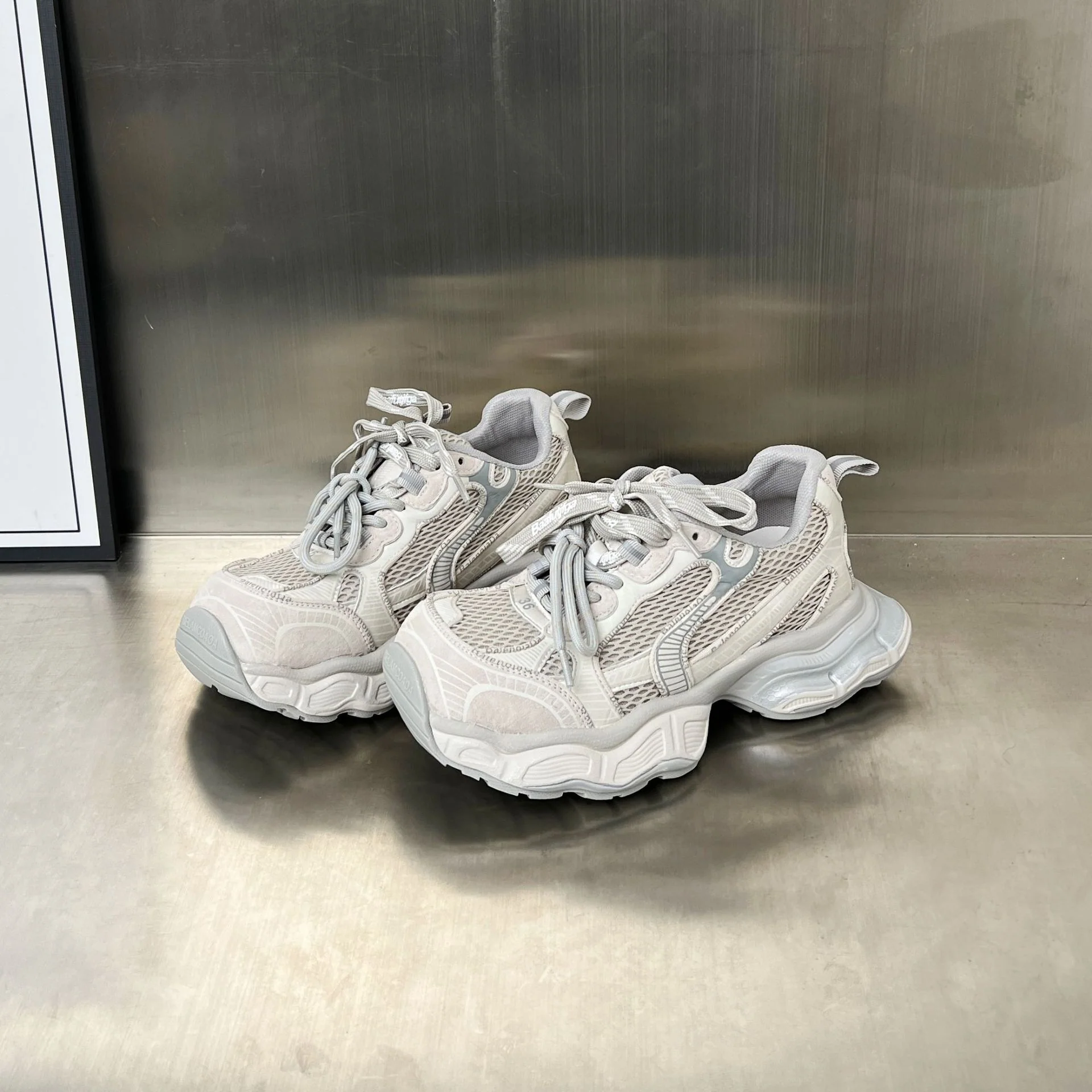 Damen Sportliche und atmungsaktive Sneakers mit innovativem Dämpfungssystem Heidi Mode - Image 7