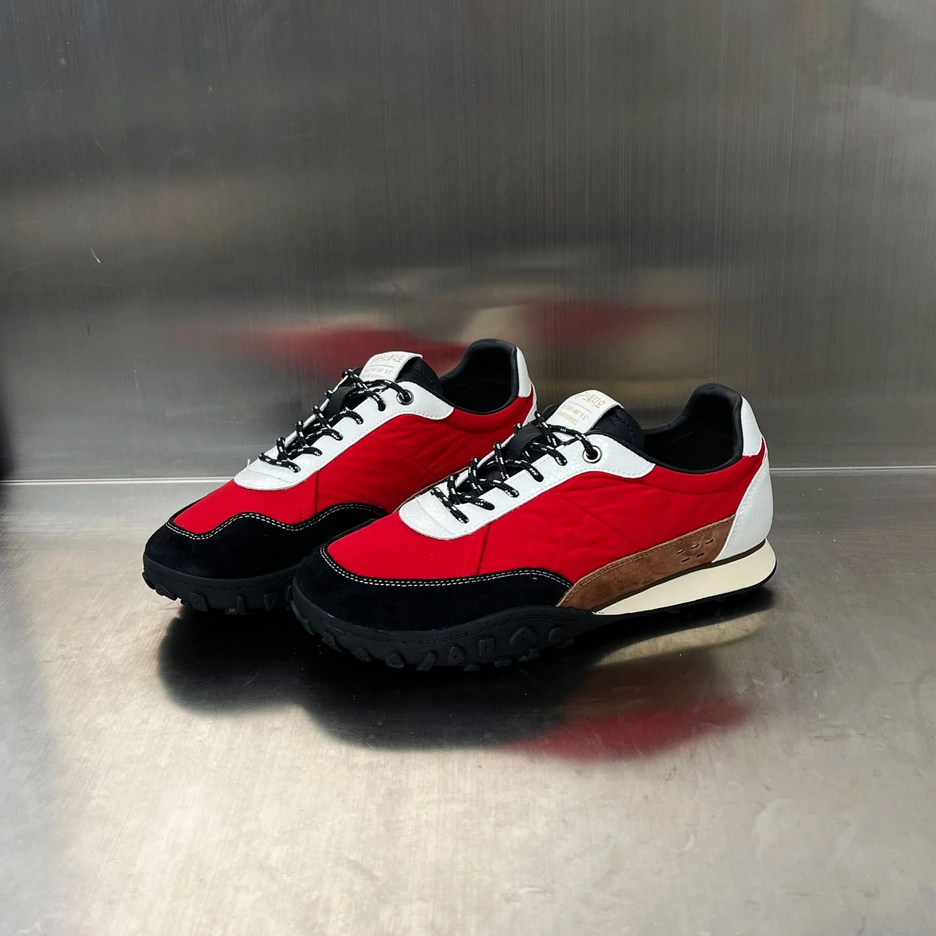Damen Sportliche und elegante Freizeit-Sneaker mit gepolstertem Innenfutter und rutschfester Sohle Heidi Mode - Image 2