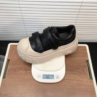 Damen Sportliche Veloursleder Sneaker mit verstellbarem Klettverschluss Heidi Mode - Image 2