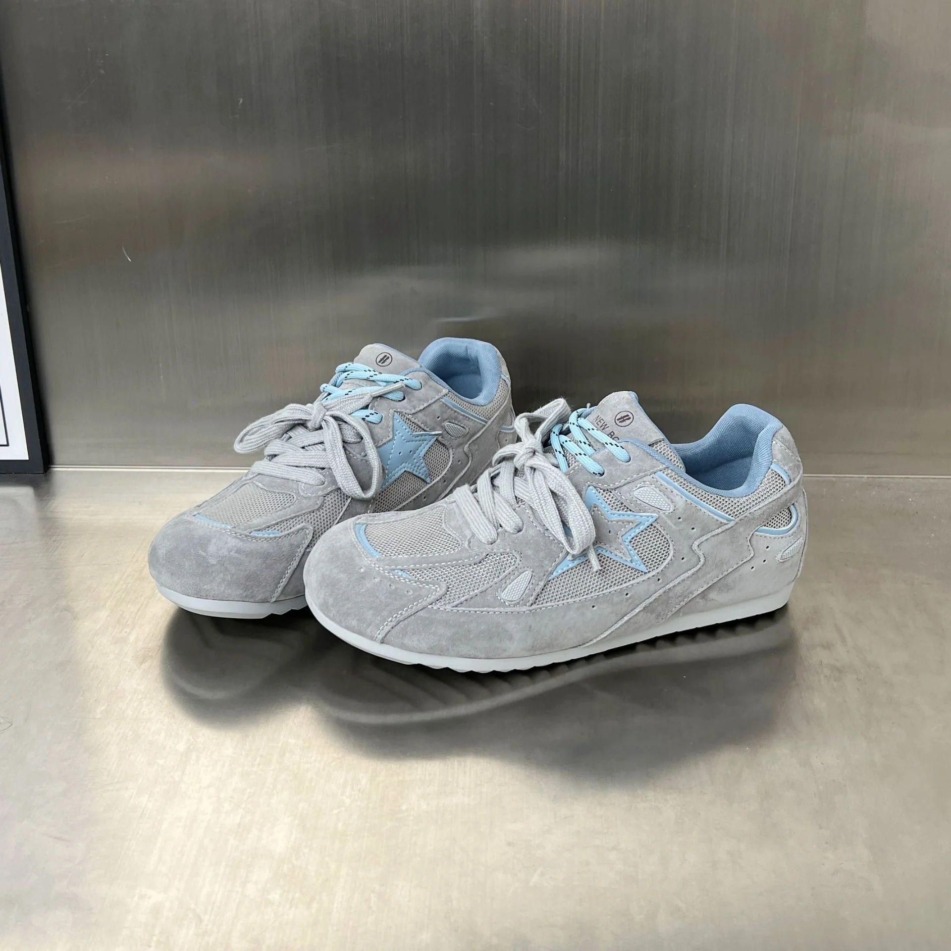 Damen Sportliche Wildleder Sneakers mit atmungsaktivem Mesh-Einsatz Heidi Mode - Image 8