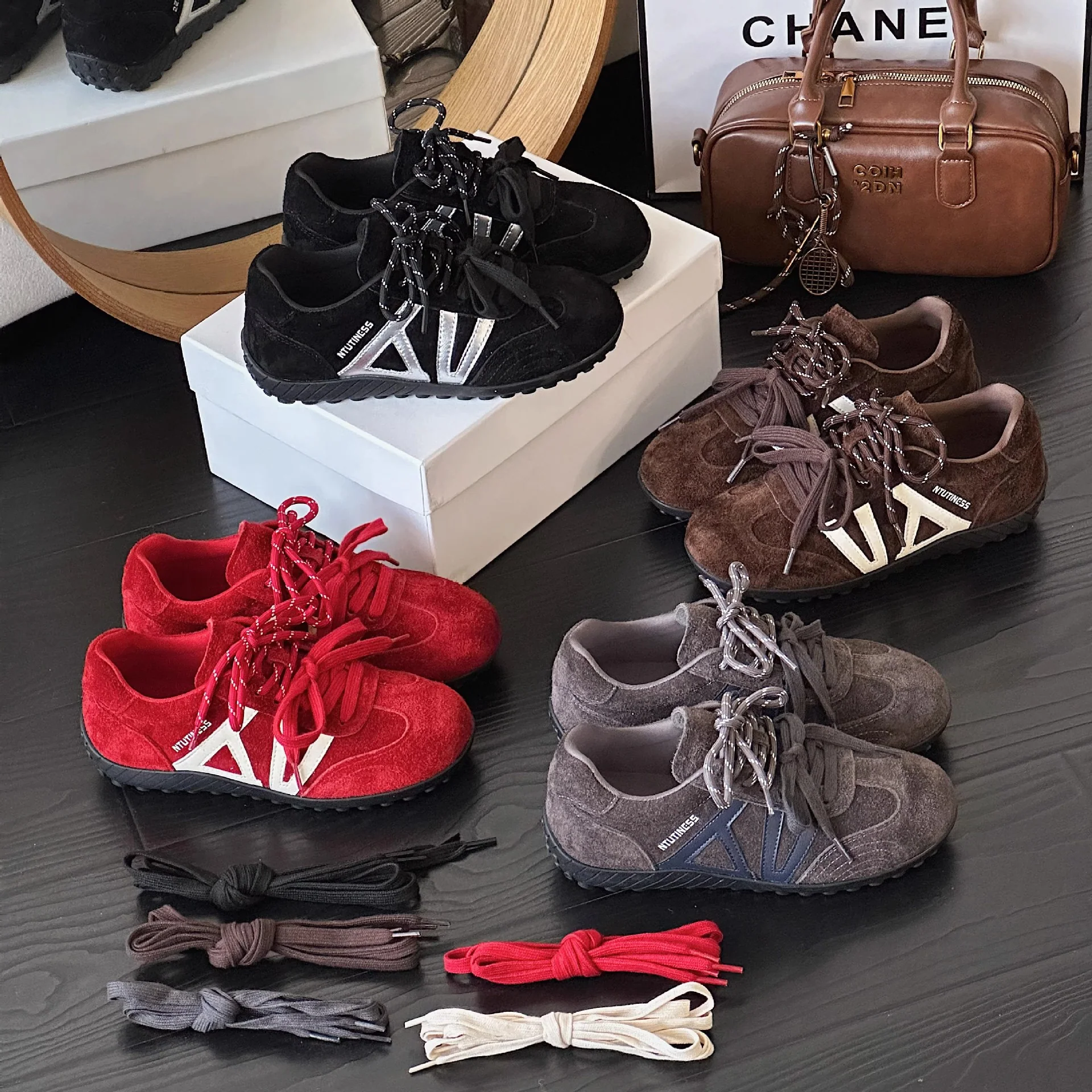 Damen Sportliche Wildledersneaker mit modischem Design und innovativem Dämpfungssystem Heidi Mode