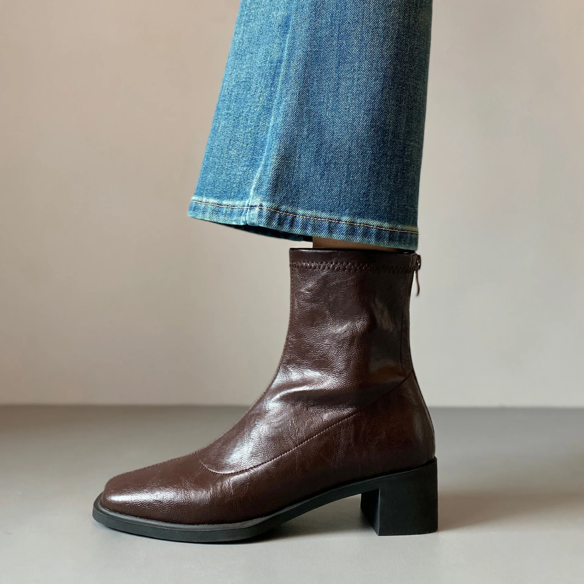 Damen Stiefeletten mit hohem Blockabsatz und eleganter Silhouette Heidi Mode - Image 7