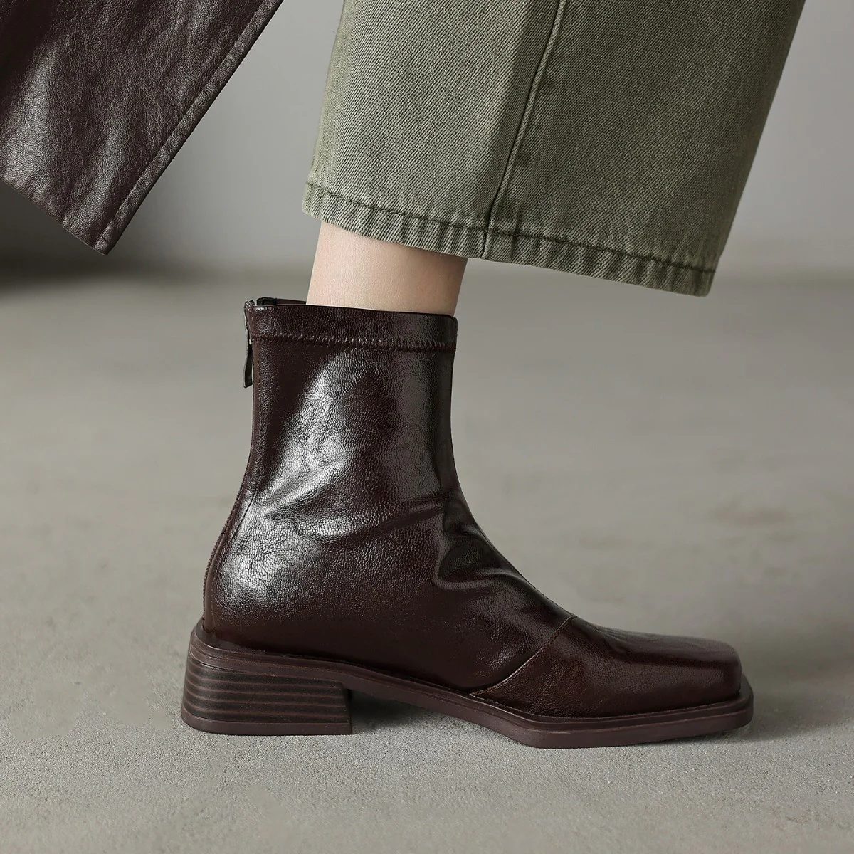 Damen Stiefeletten mit modischem Blockabsatz und hochwertiger Lederoberfläche Heidi Mode - Image 3
