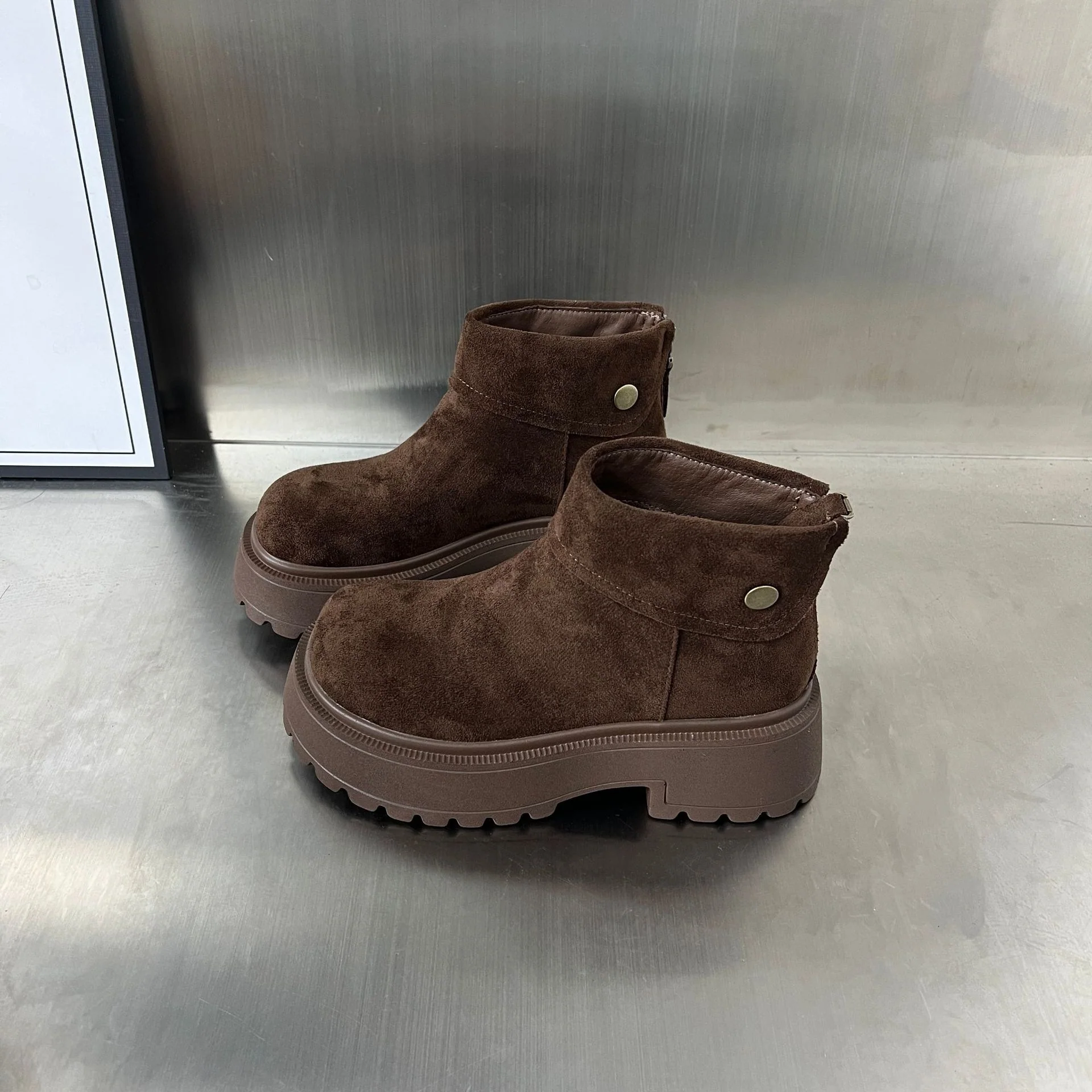 Damen Stiefeletten mit rutschfester Sohle und weichem Wildlederoberteil Heidi Mode - Image 7