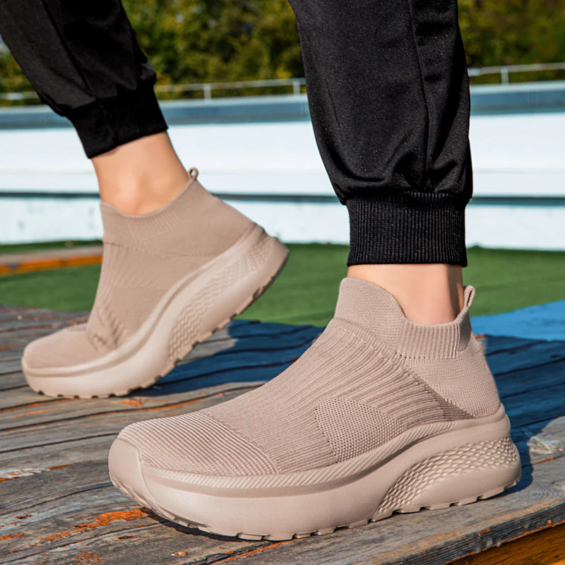 Damen Strick-Sneaker mit rutschfester Sohle und atmungsaktiver Oberfläche Heidi Mode