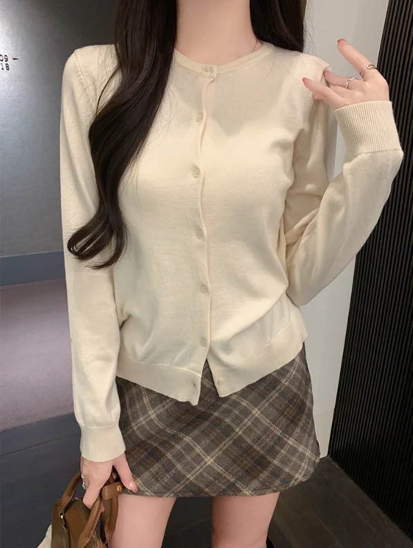 Damen Strickjacke mit Knöpfbarem Design und Elegantem Rundhalsausschnitt Heidi-Mode - Image 7