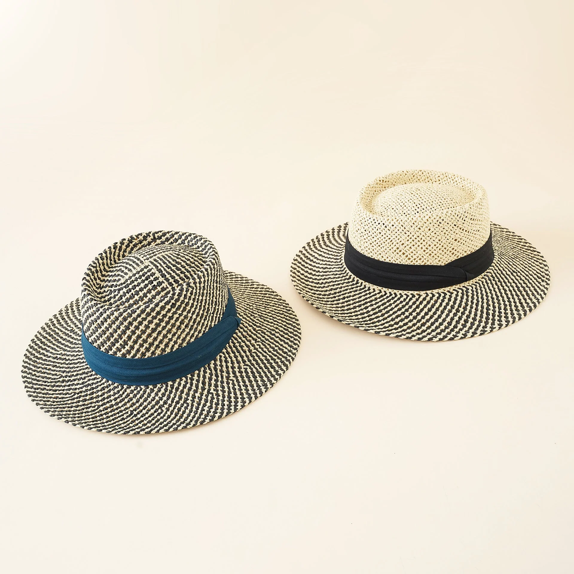 Damen Strohhut mit Breiter Krempe und Elegantem Kontrastband Heidi-Mode
